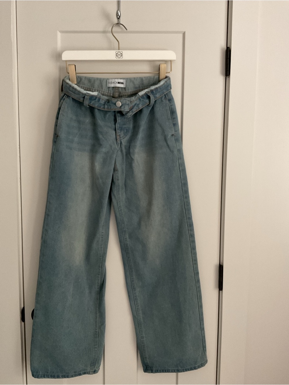 Fashion Nova Light Wash Wide Leg Baggy Jeans -